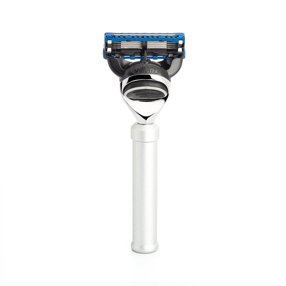 weiß/silberner MÜHLE TRAVEL Reise-Rasierer mit Gillette Fusion Kopf