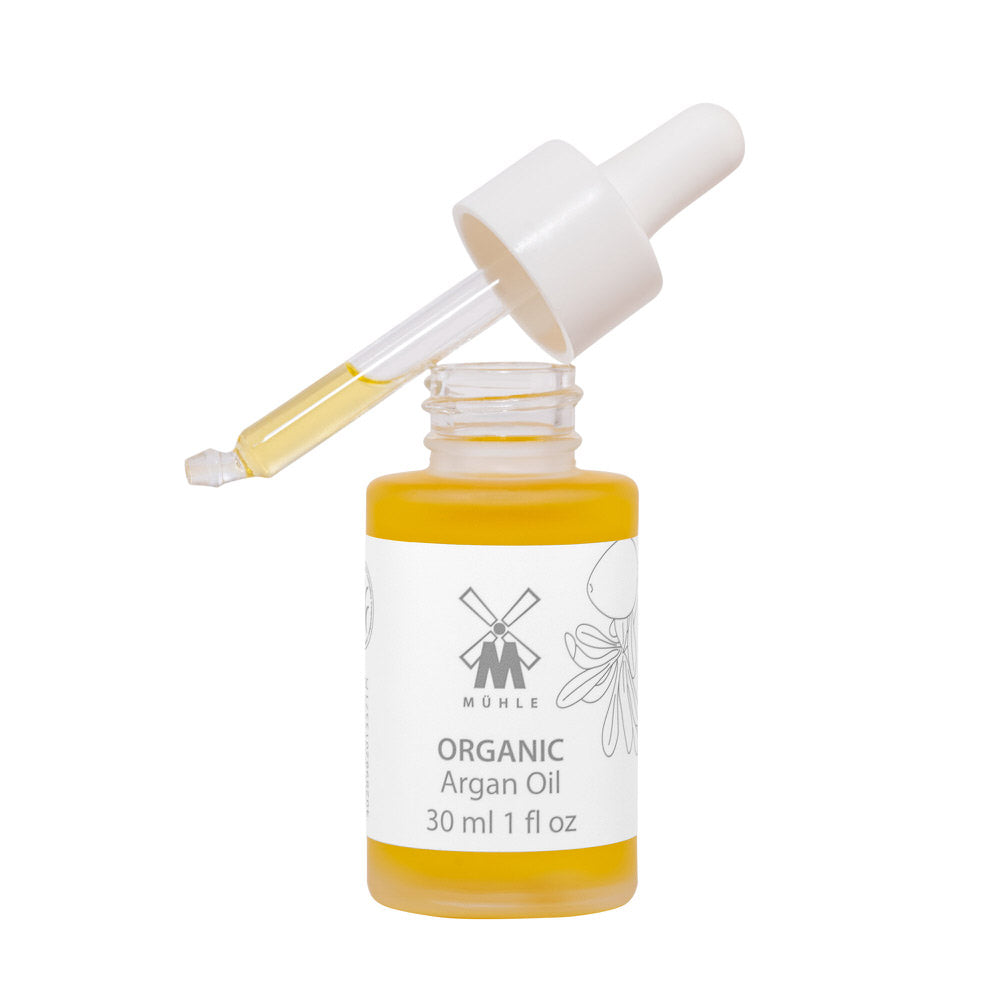 Entdecken Sie das hochwertige organische Arganöl von MÜHLE! Unsere 30-ml-Flasche mit praktischer Pipette enthält reines, erstklassiges Arganöl, das sich perfekt zur Pflege von Haut und Haaren eignet. Verwöhnen Sie sich mit diesem exklusiven Produkt.