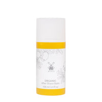 Der Organic After Shave Balsam in einer Flasche mit einem Fassungsvermögen von 100 ml besticht durch sein weißes Etikett und sein gelbes Design, hergestellt von der renommierten Marke MÜHLE.