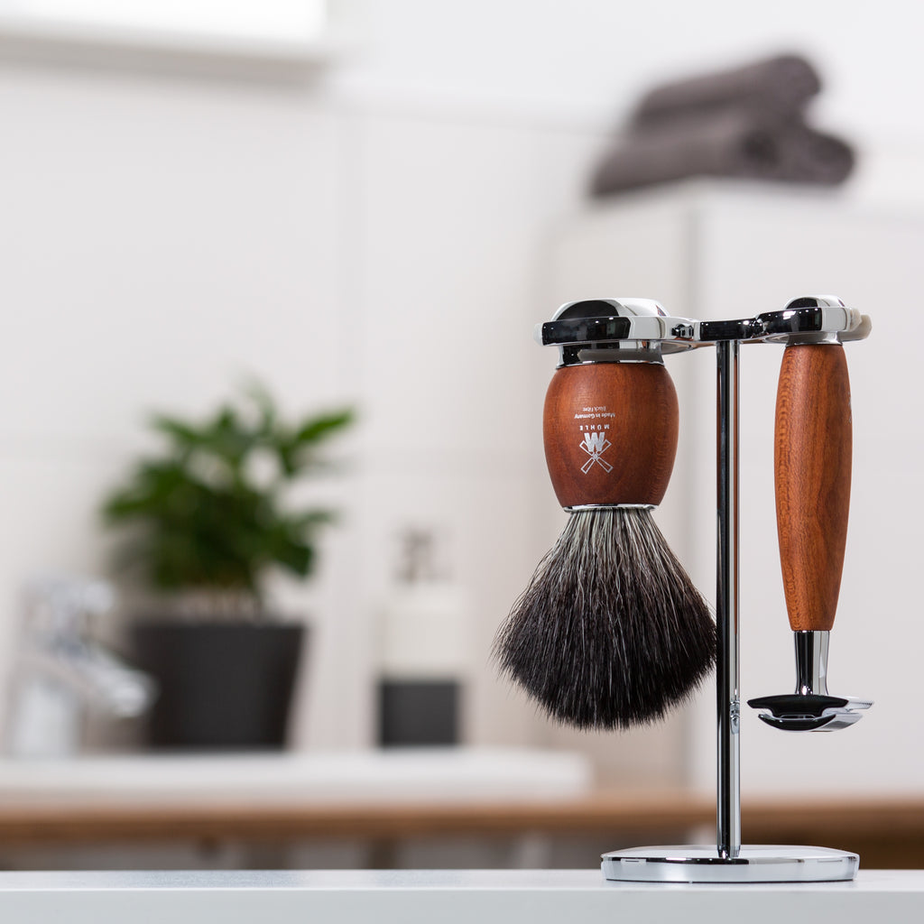 MÜHLE Vivo 3 teiliges Rasierset aus Pflaumenholz im Badezimmer