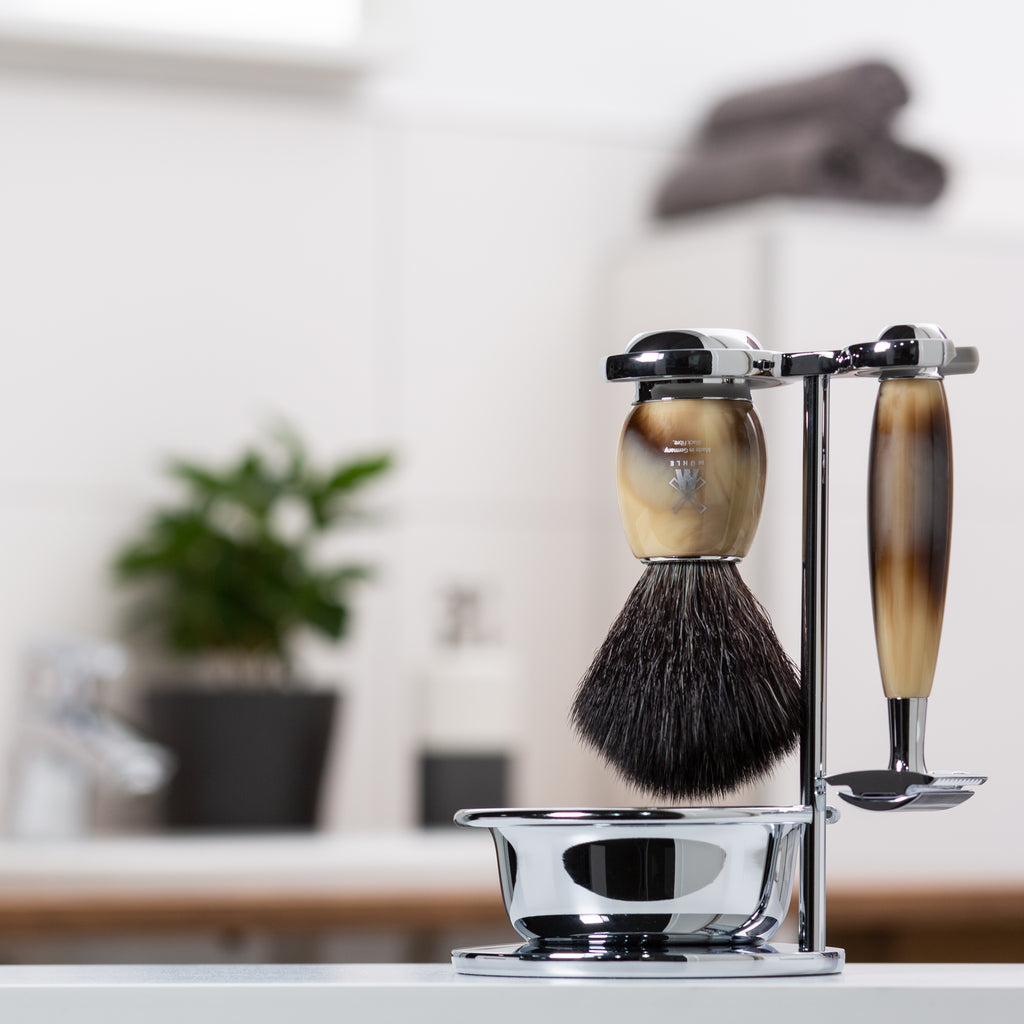 MÜHLE Vivo Rasierset 4 teilig aus Edelharz Hornbraun im Badezimmer