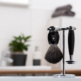 MÜHLE Vivo 3 teiliges Rasierset Edelharz Schwarz im Badezimmer